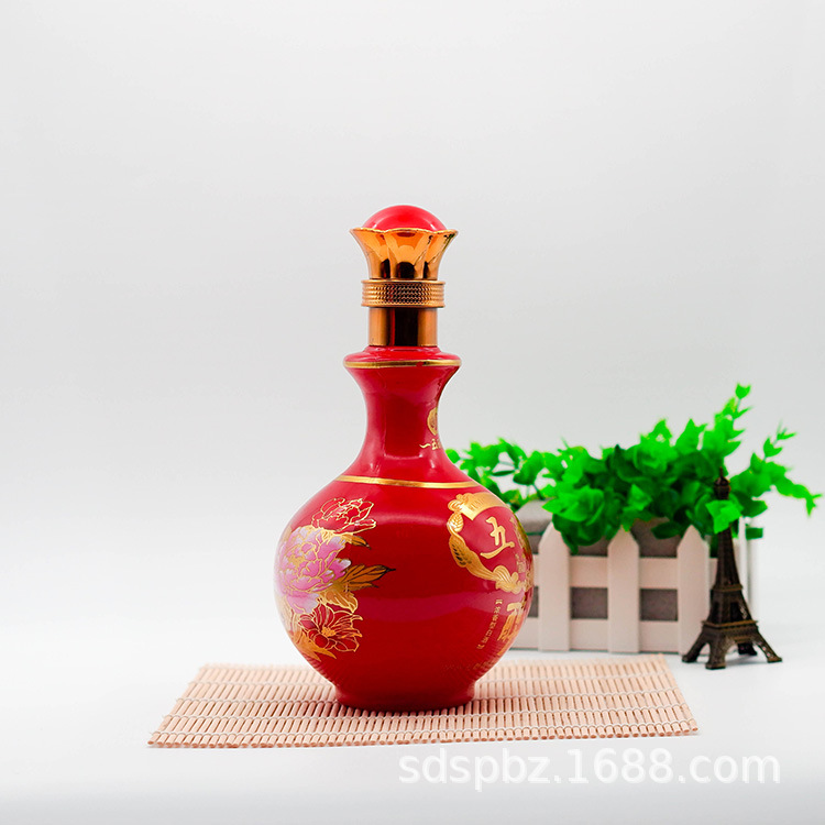 定制一斤裝花瓶形噴涂酒瓶 紅色釉烤金字 內(nèi)容可設(shè)計(jì)鄆城酒瓶